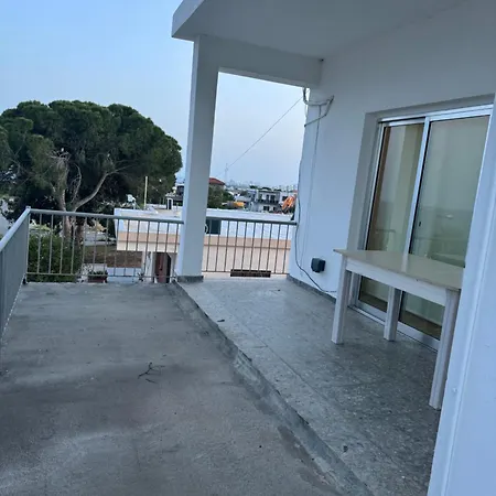 Sea View Apartament Trikomo
